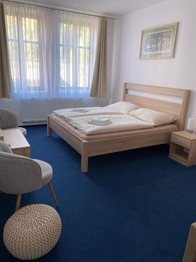 Hotel U Mesta Prahy Наход Экстерьер фото
