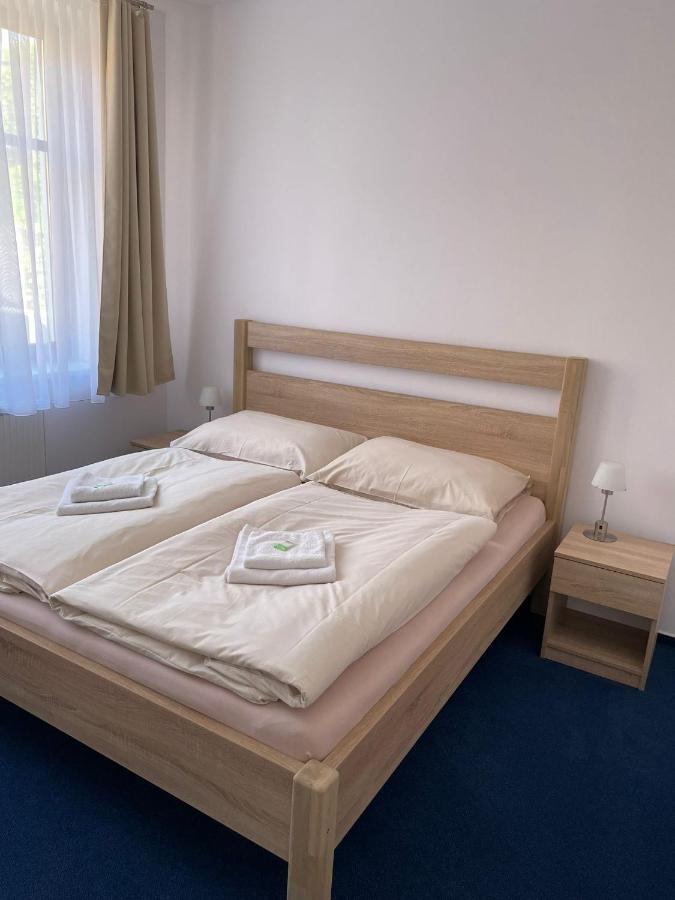 Hotel U Mesta Prahy Наход Экстерьер фото