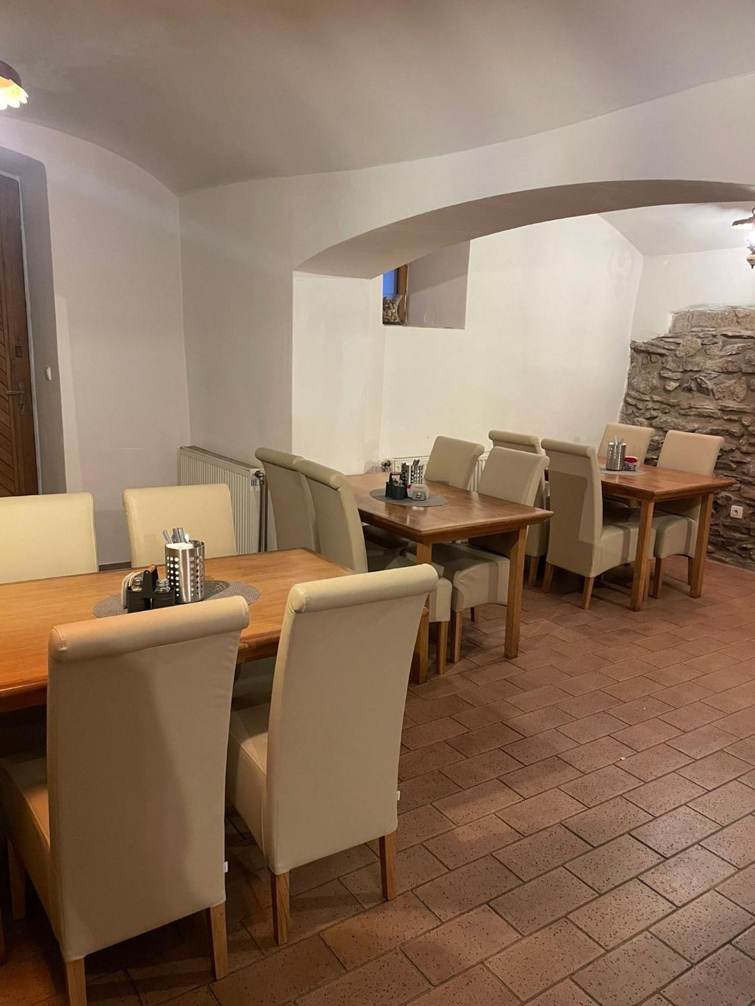 Hotel U Mesta Prahy Наход Экстерьер фото